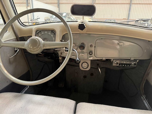 Citroen - traction - 11 bl - oldtimer - 1955 - afbeelding 2 van  14