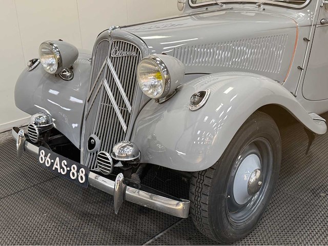 Citroen - traction - 11 bl - oldtimer - 1955 - afbeelding 5 van  14