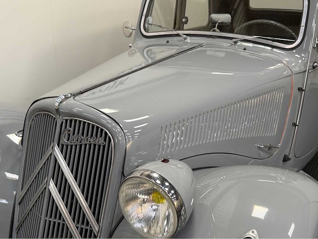 Citroen - traction - 11 bl - oldtimer - 1955 - afbeelding 8 van  14