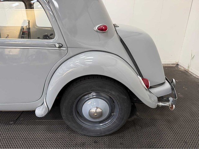 Citroen - traction - 11 bl - oldtimer - 1955 - afbeelding 10 van  14