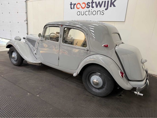 Citroen - traction - 11 bl - oldtimer - 1955 - afbeelding 12 van  14