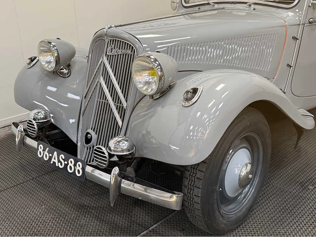 Citroen - traction - 11 bl - oldtimer - 1955 - afbeelding 13 van  28