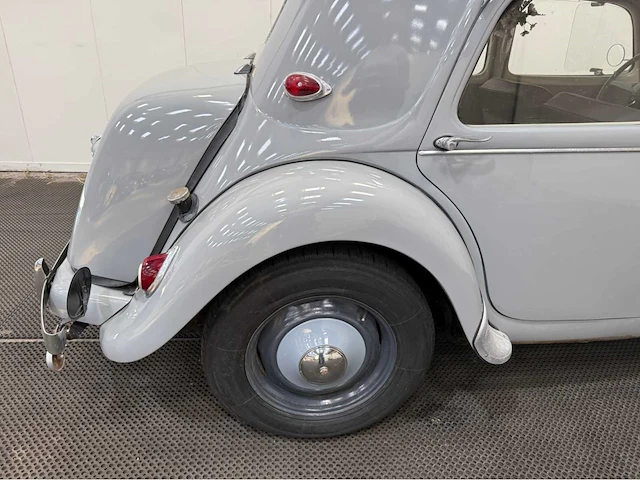 Citroen - traction - 11 bl - oldtimer - 1955 - afbeelding 18 van  28