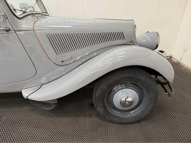 Citroen - traction - 11 bl - oldtimer - 1955 - afbeelding 19 van  28