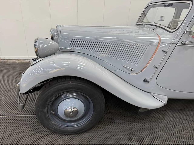 Citroen - traction - 11 bl - oldtimer - 1955 - afbeelding 20 van  28