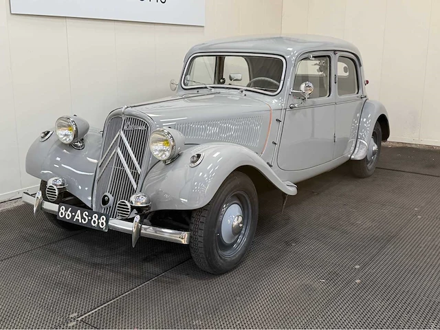 Citroen - traction - 11 bl - oldtimer - 1955 - afbeelding 22 van  28