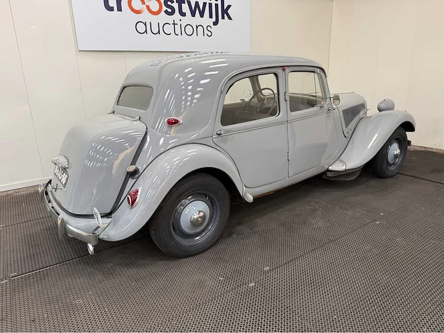 Citroen - traction - 11 bl - oldtimer - 1955 - afbeelding 25 van  28