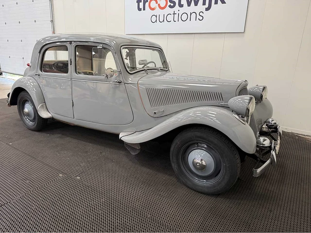 Citroen - traction - 11 bl - oldtimer - 1955 - afbeelding 27 van  28