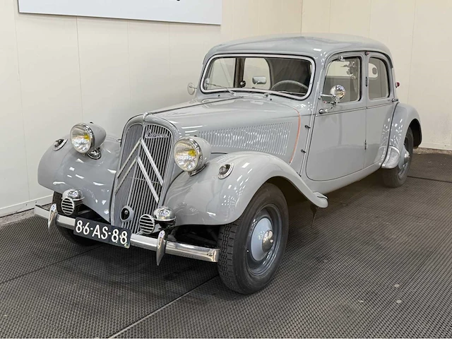 Citroen - traction - 11 bl - oldtimer - 1955 - afbeelding 4 van  10