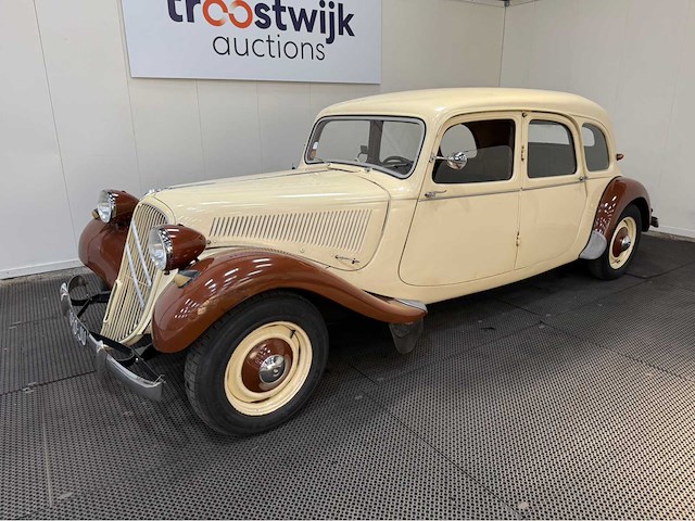 Citroen - traction - familiale - 11d - oldtimer - 1954 - afbeelding 1 van  35