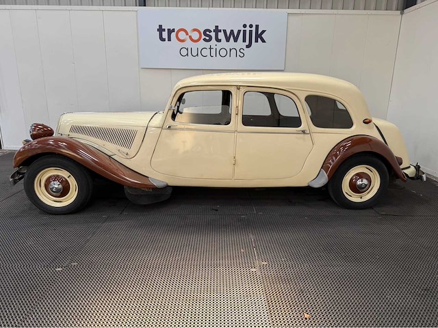Citroen - traction - familiale - 11d - oldtimer - 1954 - afbeelding 23 van  35