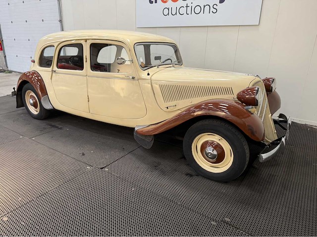 Citroen - traction - familiale - 11d - oldtimer - 1954 - afbeelding 32 van  35