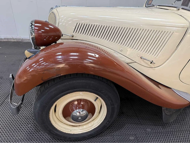 Citroen - traction - familiale - 11d - oldtimer - 1954 - afbeelding 26 van  35