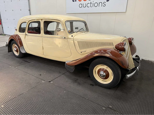 Citroen - traction - familiale - 11d - oldtimer - 1954 - afbeelding 32 van  35