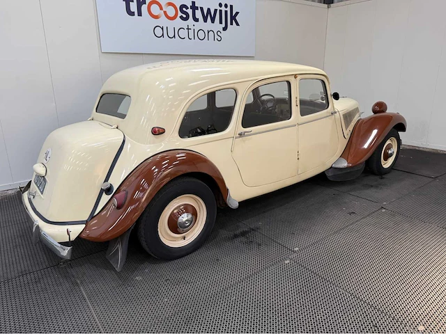 Citroen - traction - familiale - 11d - oldtimer - 1954 - afbeelding 33 van  35