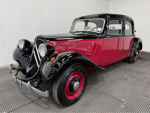 Citroen - traction - oldtimer -1953 - afbeelding 1 van  32