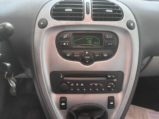 Citroen - xsara picasso - 1.6i-16v prestige lpg- 71-zj-br- 2008 - afbeelding 2 van  17