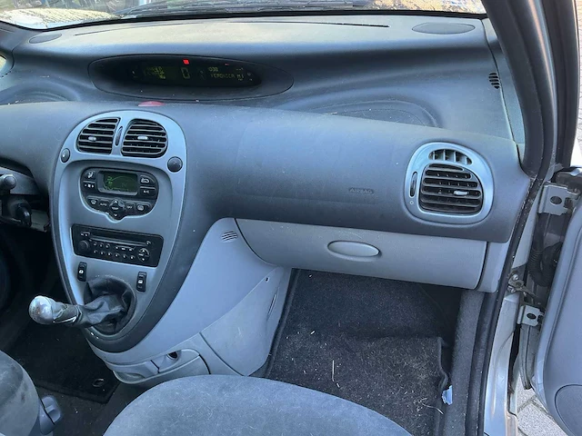 Citroen - xsara picasso - 1.8i-16v attraction - 53-rv-rv - afbeelding 21 van  22