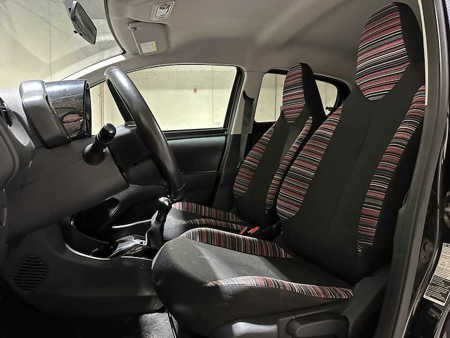 Citroen c1 1.0 vti feel 72pk 2020 (origineel-nl + 1e eigenaar), h-148-bx - afbeelding 38 van  43