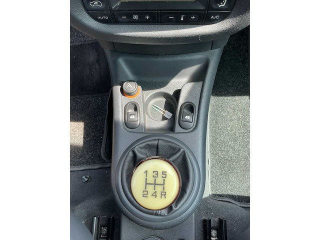 Citroen c2 1.4i vtr 03-rg-jt - afbeelding 2 van  11