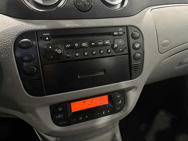 Citroen c3 1.4i exclusive 78-rf-lh - afbeelding 8 van  22