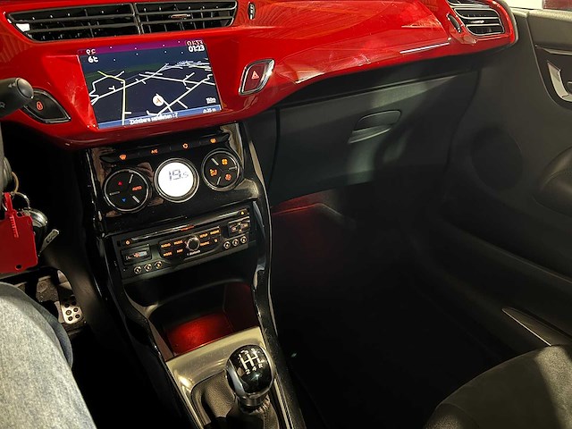 Citroen ds3 1.2 puret so red, 9-zlr-71 - afbeelding 4 van  14