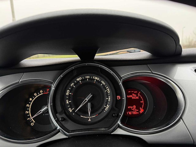 Citroen ds3 1.4 chic, l-367-lk - afbeelding 8 van  14