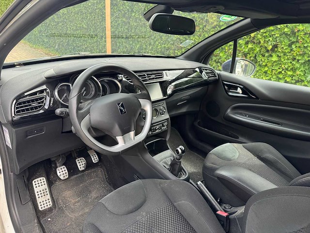 Citroen ds3 cabrio 1.2 vti chic 7-kkr-67 - afbeelding 4 van  29
