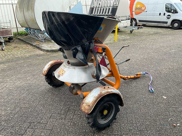Cl300 zoutstrooier - afbeelding 8 van  12