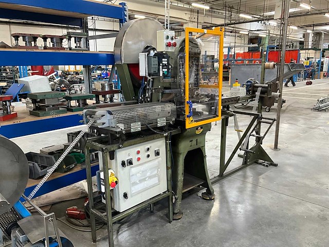 Claeys e.p. 25 mechanische pons met invoer-, uitvoer- en rechtmaakunits - afbeelding 1 van  9