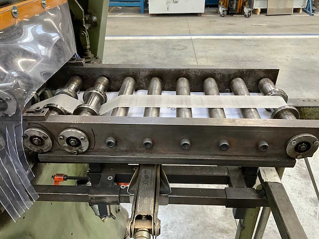 Claeys e.p. 25 mechanische pons met invoer-, uitvoer- en rechtmaakunits - afbeelding 6 van  9