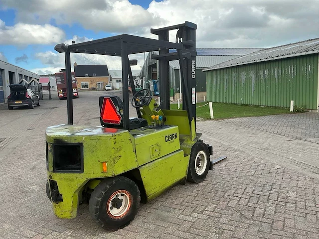 Clarck dpm 25ldiesel vorkheftruck - afbeelding 11 van  16