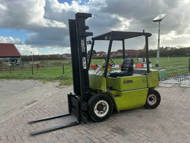 Clarck dpm 25ldiesel vorkheftruck - afbeelding 1 van  12