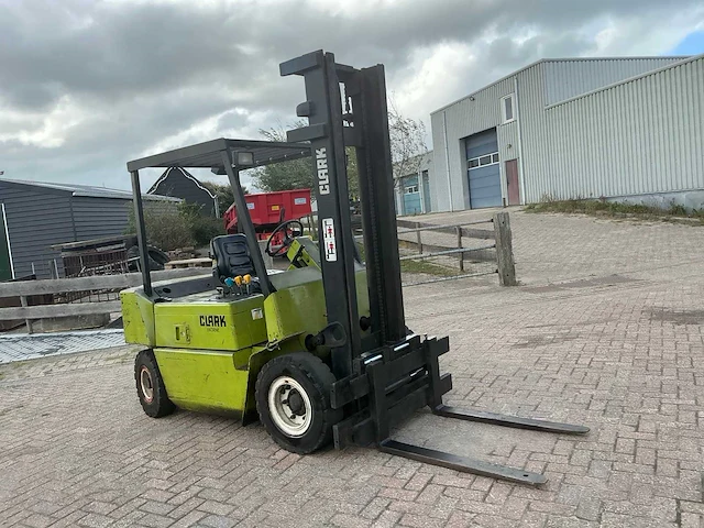 Clarck dpm 25ldiesel vorkheftruck - afbeelding 9 van  12
