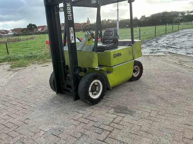 Clarck dpm 25ldiesel vorkheftruck - afbeelding 12 van  12