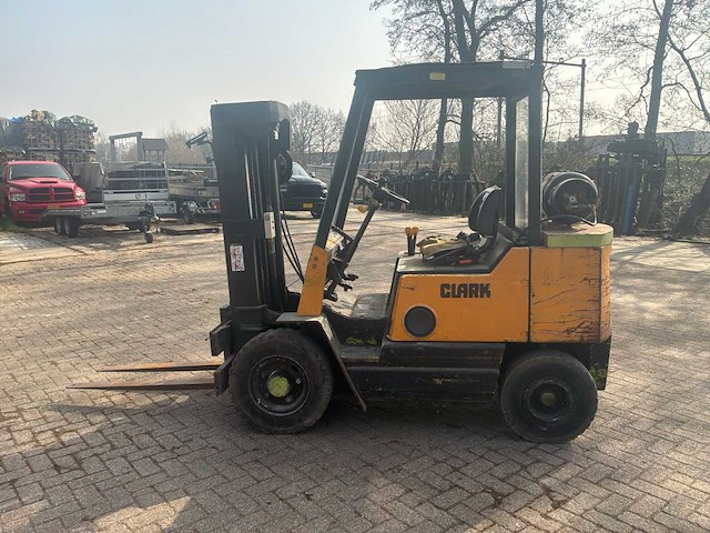 Clark gps25i vorkheftruck - afbeelding 9 van  11
