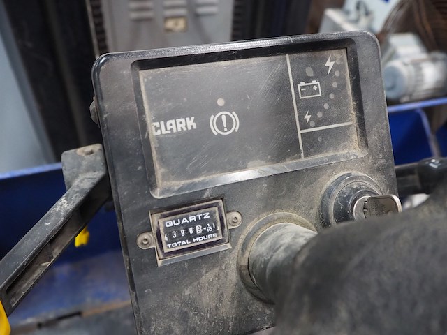 Clark - afbeelding 9 van  12