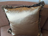 Claudi dafne sierkussen dark gold - 60x60cm - afbeelding 1 van  2