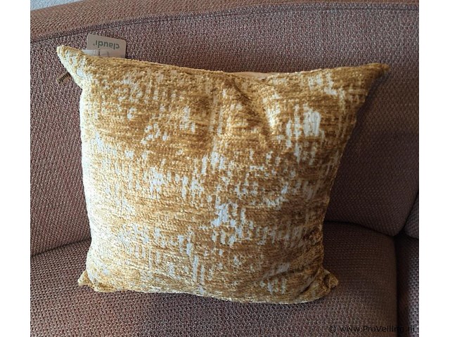 Claudi thally exclusive sierkussen gold - 50x50cm - afbeelding 1 van  3