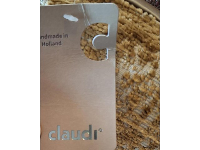 Claudi thally exclusive sierkussen gold - 50x50cm - afbeelding 2 van  3