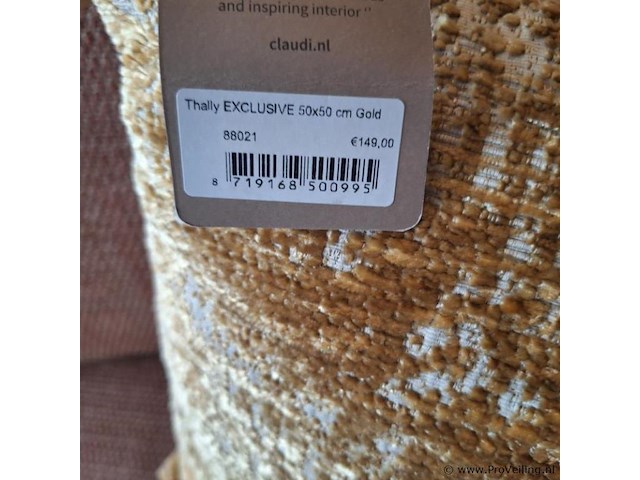 Claudi thally exclusive sierkussen gold - 50x50cm - afbeelding 3 van  3