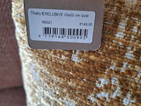 Claudi thally exclusive sierkussen gold - 50x50cm - afbeelding 3 van  3