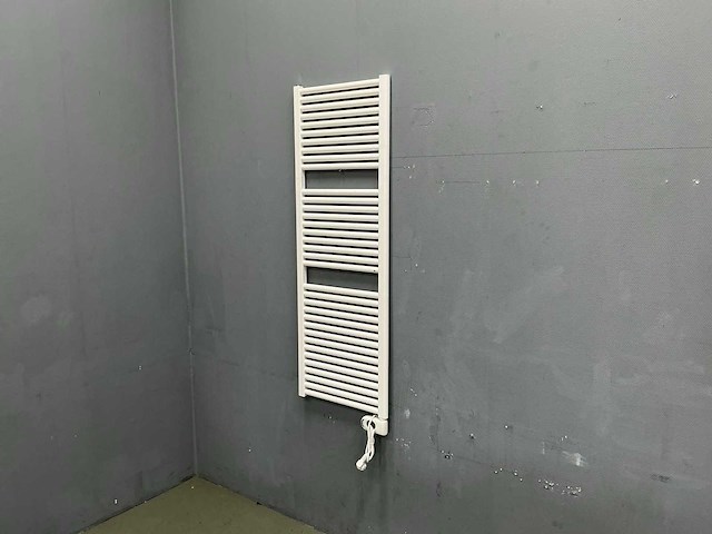 Claudia - designradiator 140 cm - afbeelding 1 van  9