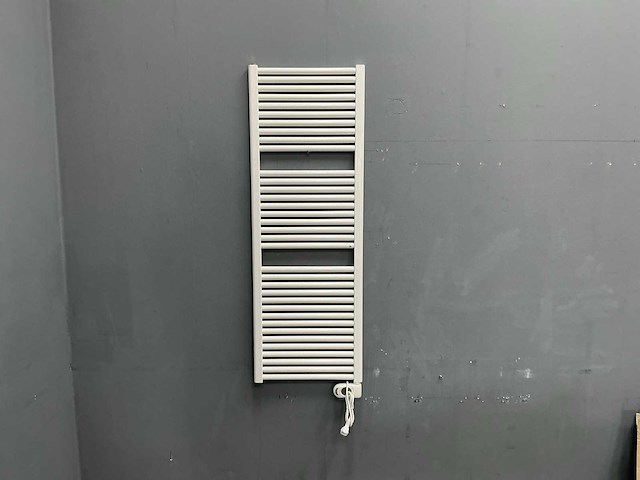 Claudia - designradiator 140 cm - afbeelding 3 van  9