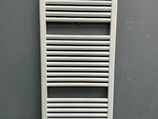 Claudia - designradiator 140 cm - afbeelding 6 van  9