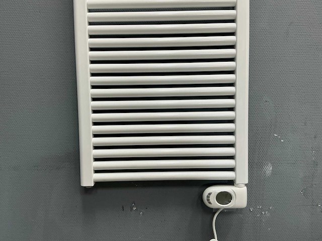 Claudia - designradiator 140 cm - afbeelding 7 van  9