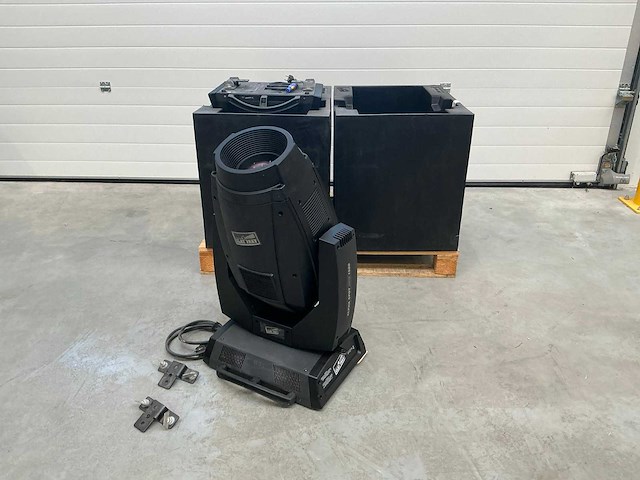 Clay paky alpha spot hpe 1500 moving head (8x) - afbeelding 1 van  6