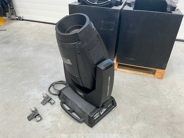 Clay paky alpha spot hpe 1500 moving head (8x) - afbeelding 2 van  6