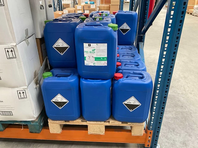 Clean-pro pro-wash green jerrycan á 23kg chloorvrij vaatwasmiddel (24x) - afbeelding 3 van  3