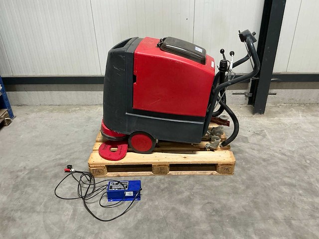 Cleanfix ra 561b schrobzuigmachine met lader - afbeelding 1 van  6